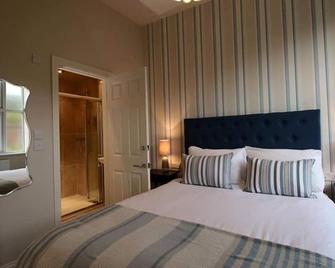 Hendford Apartments - Yeovil - Bedroom