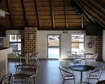 Ekamuti Town lodge - Ondangwa - Restaurante