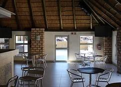 Ekamuti Town lodge - Ondangwa - Restaurant