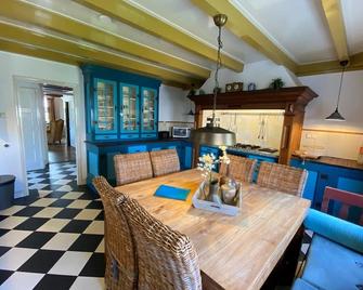 Comfortable Coastal Getaway - Hippolytushoef - Comedor