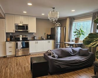 Pleasant apartment with WiFi in Kitimat - Kitimat - Kitchen