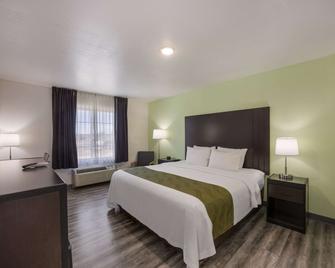 Quality Inn & Suites - Clayton - Bedroom