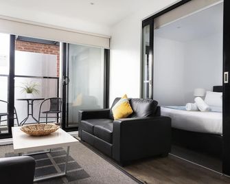 آر إن آر سيرفيسد أبارتمنتس نورث ميلبورن - ميلبورن - غرفة معيشة