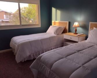 Comfy, spacious 3 bedroom near Rantoul Family Sportsplex. - Rantoul - Bedroom