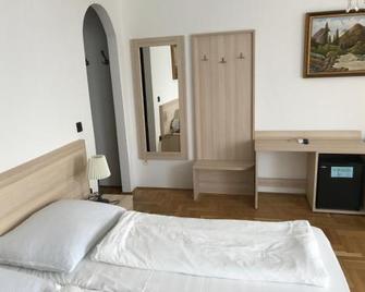 Anna Panzió & Wellness Siófok - Siófok - Bedroom