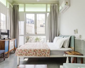 Studio 37 with private balcony - Faridabad