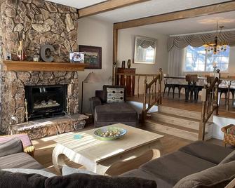 Our Family Vacation Home Is Yours! Minutes To Skiing & Beaches. Prmt# Dstr0825p - Zephyr Cove - Sala de estar