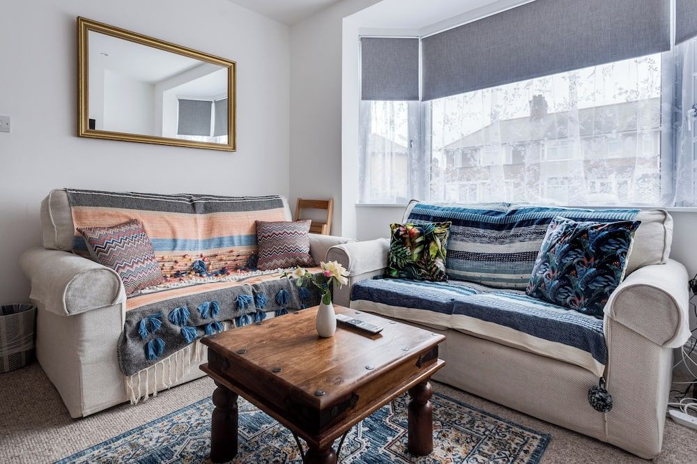 Peaceful Family Home W Patio & Yard - אוקספורד - סלון