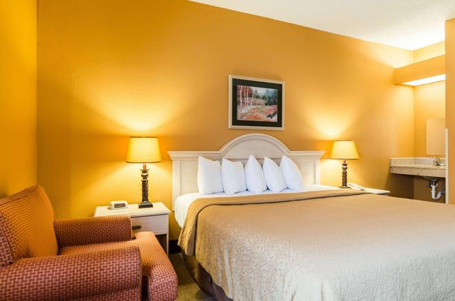 Quality Inn Suites 67 9 5 Manhattan Hotel Deals Reviews