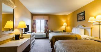 Quality Inn & Suites - Manhattan - Yatak Odası