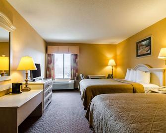 Quality Inn & Suites - Manhattan - Bedroom