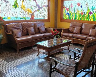 Los Cedros Hotel Inn Delicias - Delicias - Lounge
