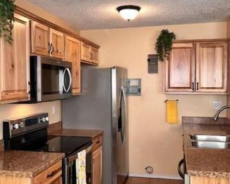 Vita Lux Domain - Colorado Springs - Kitchen