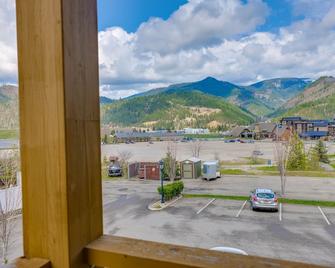 Large Studio Condo with Full Kitchen, Ski, Bike, Beautiful Balcony Views Hottub Fireplace - Kellogg - Balcony