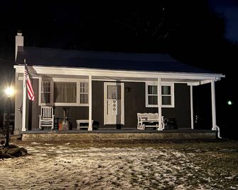 Cozy Pine Cabin in the heart of the Poconos. - Pocono Summit - Building
