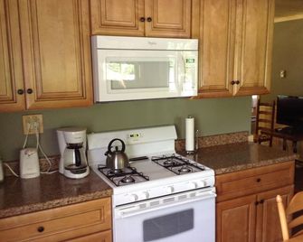 Fern Creek Cabins @ New River Gorge, Secluded, White Water, Hiking, Hot Tub. - Hico - Cocina