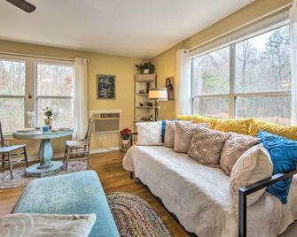 Charming Rusk Guest Cabin w/ Shared Yard - Rusk - Sala de estar