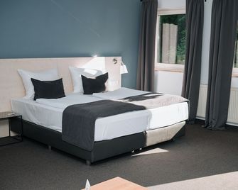 Hotel Alpenglühen - Olching - Bedroom