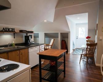 Cozy and Spacious New Apartment in a Historic Home in the Heart of Newberg - Newberg - Cocina
