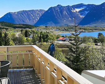 8 Person Holiday Home in Sortland-by Traum - Sortland - Балкон