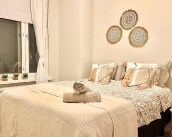 Modern Boho Charm in Kallio, Walk to City Center - Helsinki - Habitación