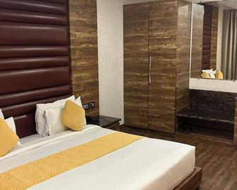 Hotel New York Plaza - Una - Bedroom