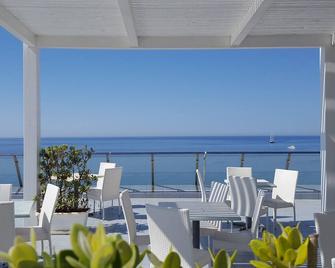 Hotel Admeto - Marinella - Balcón