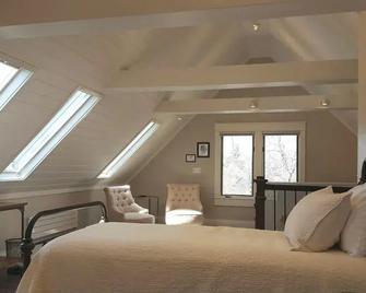 The Lindley House - Bozeman - Bedroom