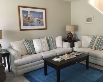 Sandpiper by the Sea Condo with partial ocean views - Aptos - Obývací pokoj