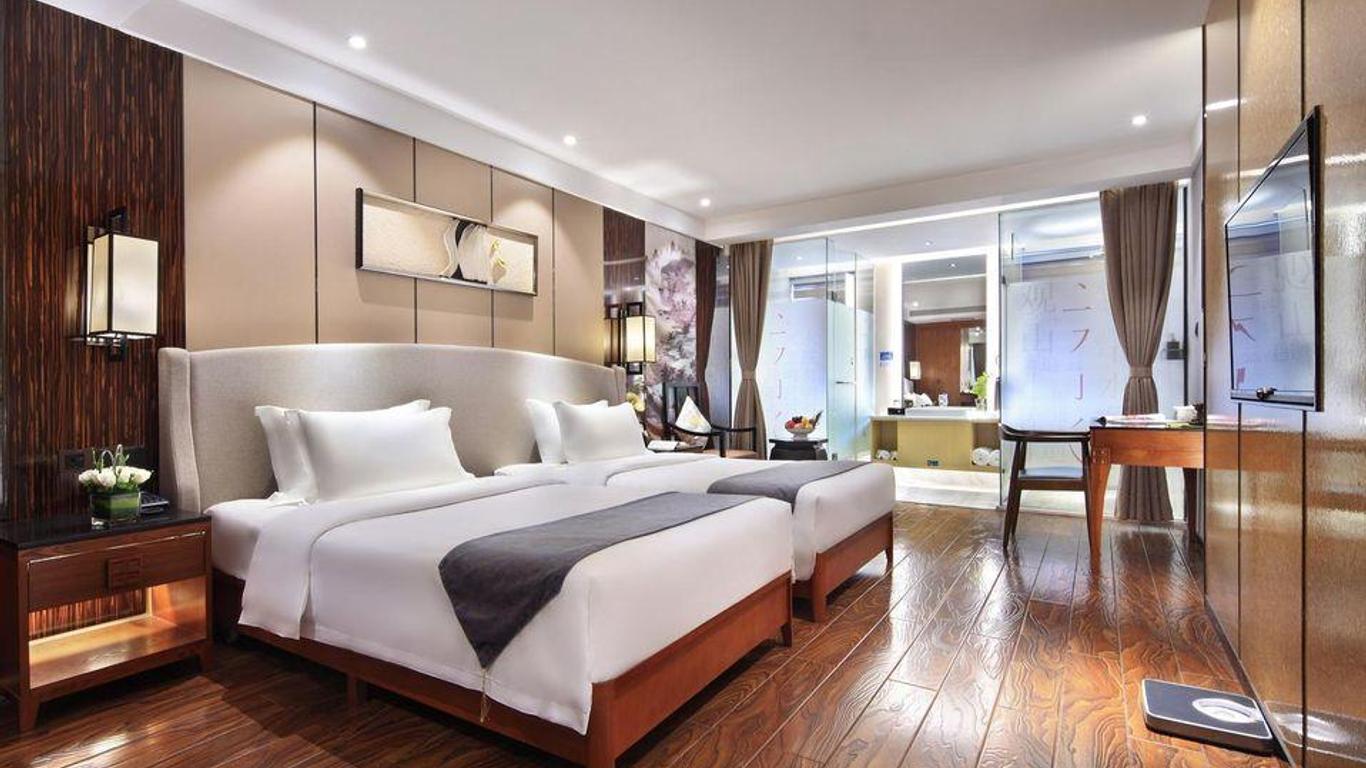 Elephant Trunk Hill Hotel