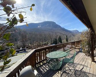 The Chimney Rock Inn & Cottages - Lake Lure - Balkón