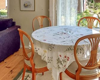1 Bedroom Cozy Home In Eskilstuna - Eskilstuna - Essbereich