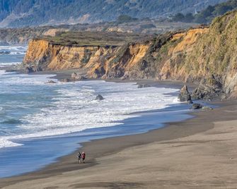 Stunning oceanfront views, beach, hot tub - Westport - Beach