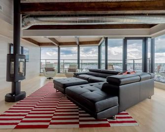Waterfront Two Master Suite Penthouse with Rooftop - Portland - Living room