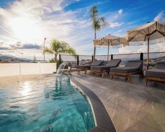 Ori Mare Hotel - Ksamil - בריכה