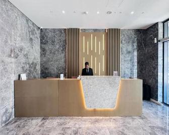 Cozy City Pad by Sojo Stay - Dubai - Front desk