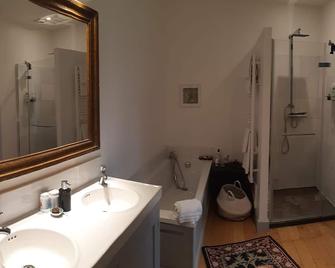Place Robert Darniche - Monségur - Baño