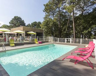 ibis Styles Lorient Caudan - Caudan - Zwembad