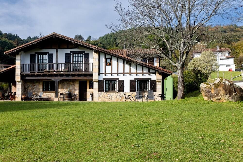 Country House 'Artizarra' with Mountain View, Private Terrace and Wi-Fi - هوندارريبيا - مبنى