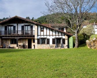 Country House 'Artizarra' with Mountain View, Private Terrace and Wi-Fi - هوندارريبيا - مبنى