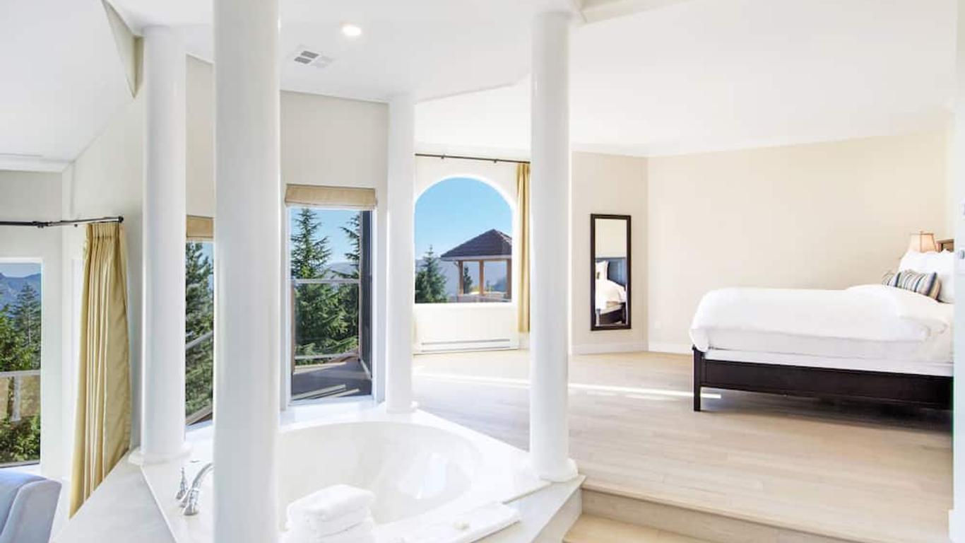 Villa Eyrie Resort