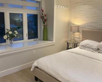 Six minutes to Rupert station - Vancouver - Bedroom