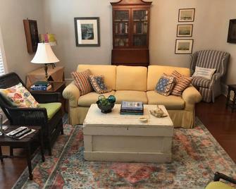 Camp Rappahannock - Deltaville Waterfront Living - Deltaville - Living room