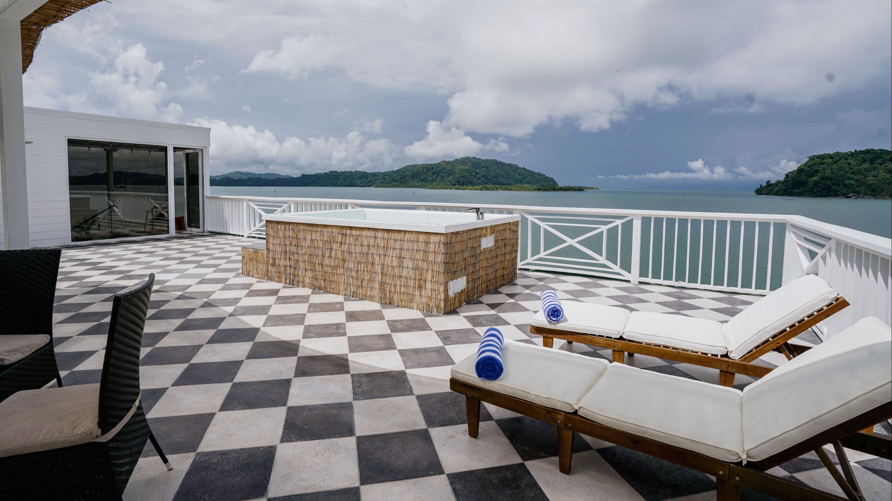 Amaka Ocean Living Lodge - Golfito - Balcón