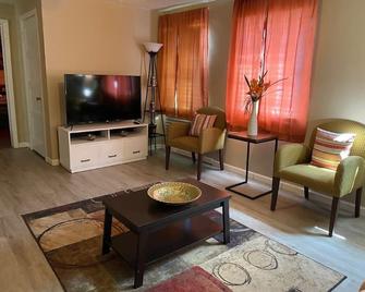 Historic Cozy Apartment Near Hospital & Vsu -Sf - Valdosta - Living room