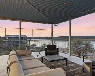 Lake House on Travis - Lakeway - Balcony