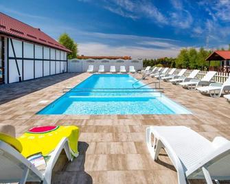Holiday Homes With Pool Access, Darlowo - Darłowo - Pool