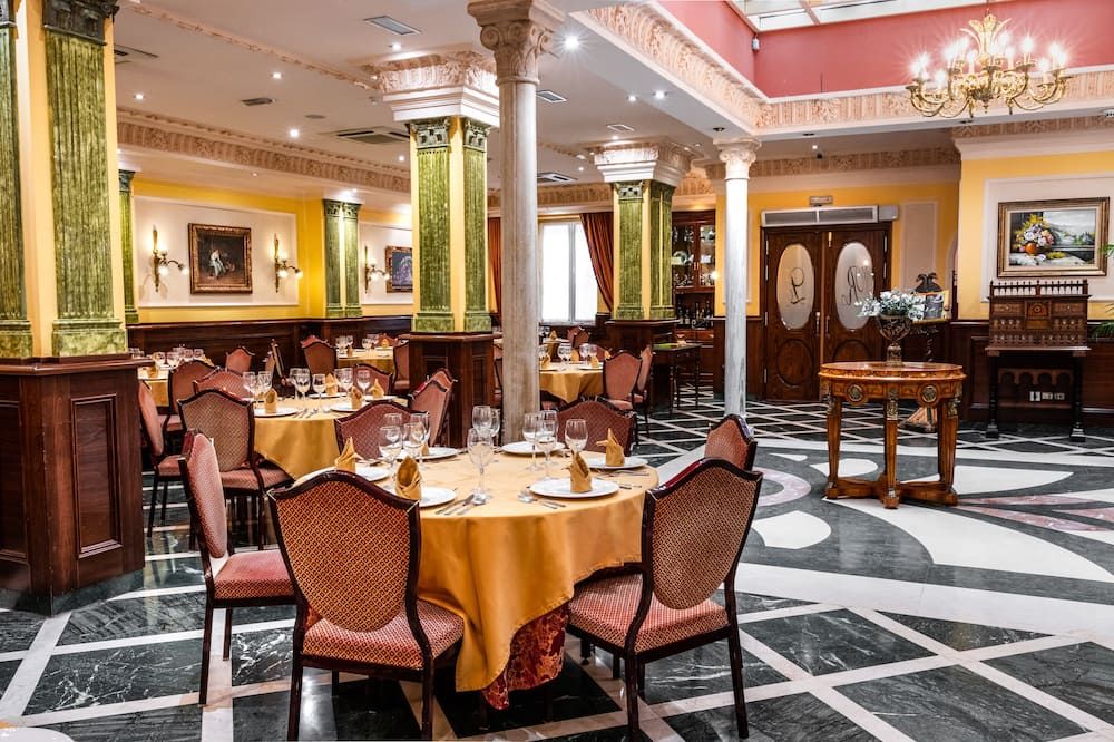 هوتل رينا كريستينا