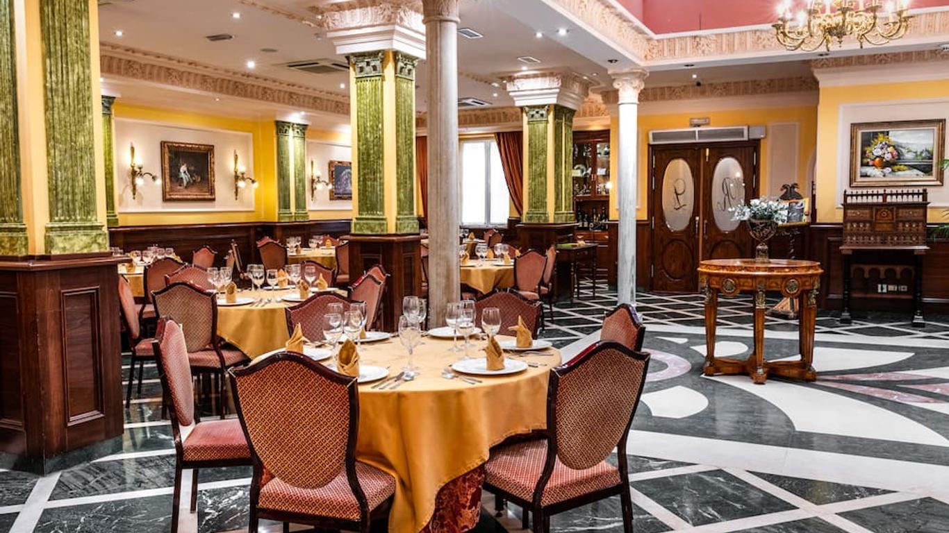 Hotel Reina Cristina