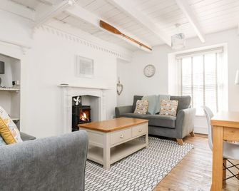 Mole Cottage, Pet Friendly, Character Holiday Cottage In Mousehole - Mousehole - Living room